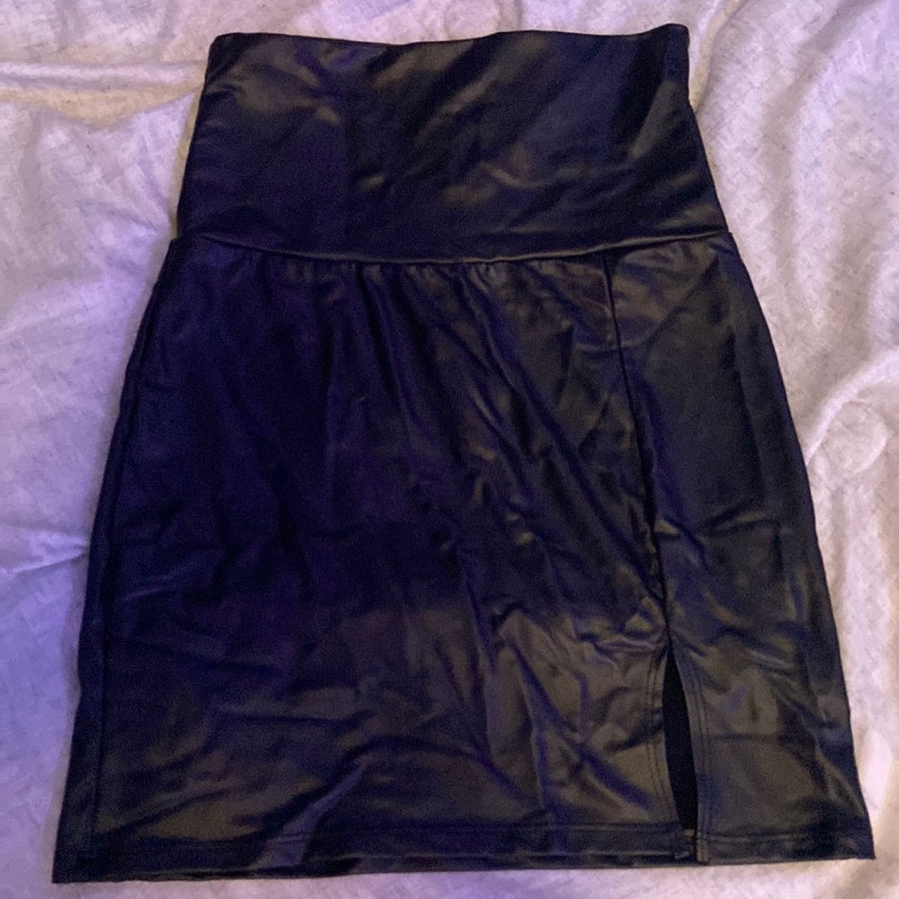 cherish faux leather skirt, size medium